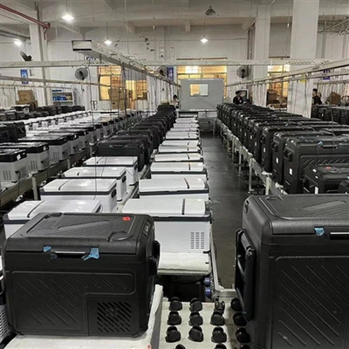 La fábrica de refrigerador de automóviles de armadura de hielo está acelerand...